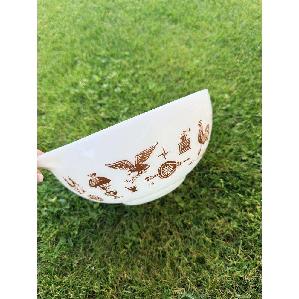 Vintage Pyrex Early American Cinderella Mixing Bowl 2.5 Quart Brown On White 44